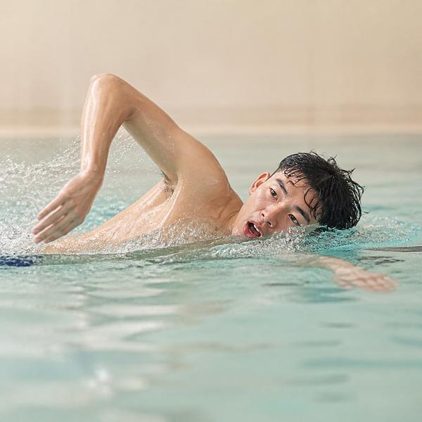 to swim — Korean: 수영하다
